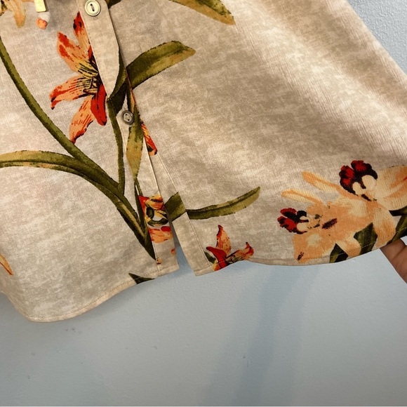 Chico's Spring Lily Utility Shirt Tunic Floral Button Up Roll Tab Sz M Vacation - Picture 7 of 15